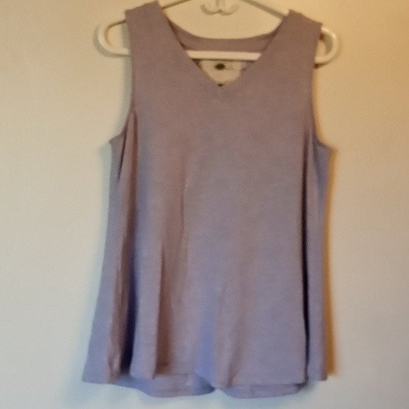 Cupio Tops - Cupio Tank Top Size Medium